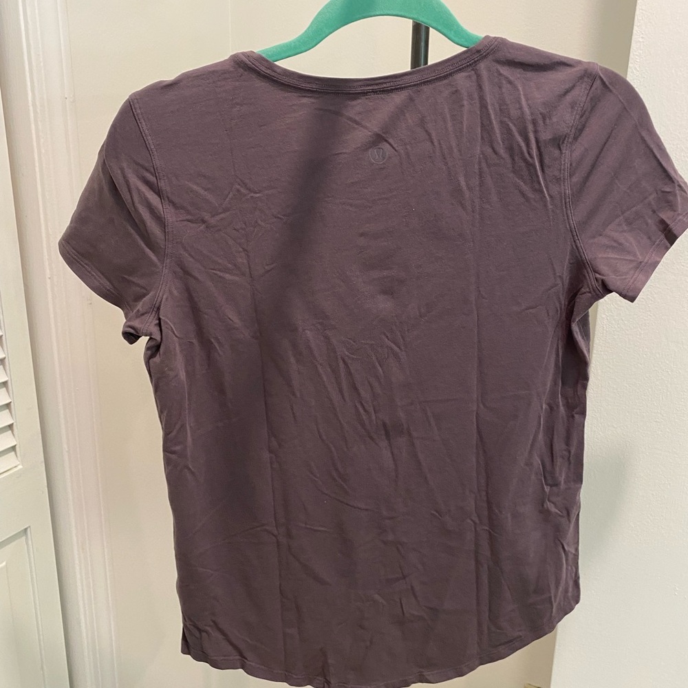 Lululemon tee - Picture 2 of 2